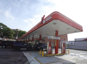 Maduro: hay resolver el problema del acceso al combustible