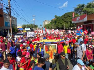 Marea roja recorrió regiones en apoyo a la Revolución
