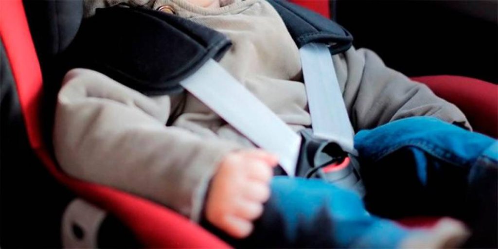 Muere una bebé por un golpe de calor al ser olvidada por sus padres