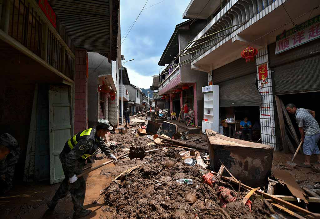 Nueve personas desaparecidas tras un deslave por fuertes lluvias en China