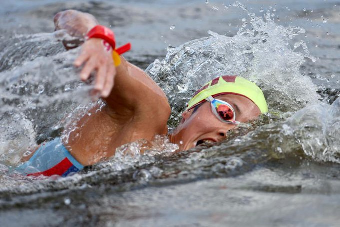 Paola Pérez ganó medalla de oro en prueba de 5 kilómetros de natación en aguas abiertas