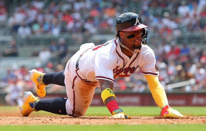 Ronald Acuña Jr. logra marca histórica tras llegar a las 40 bases robadas