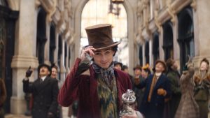 Timothée Chalamet se transforma e2n el icónico chocolatero en el tráiler de "Wonka"