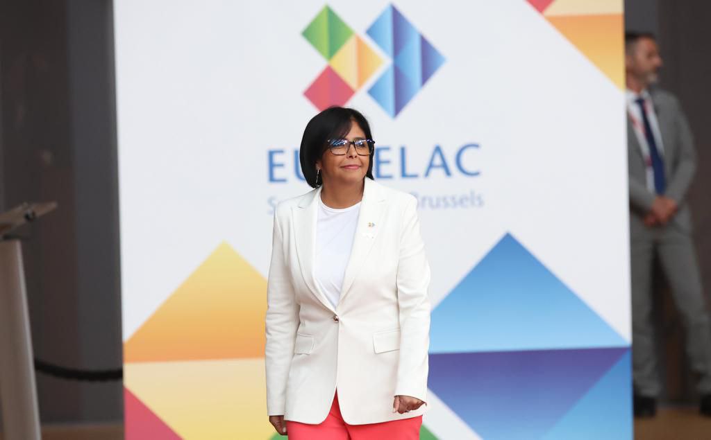 Vicepresidenta insta a Presidente de Paraguay a honrar deuda con el país