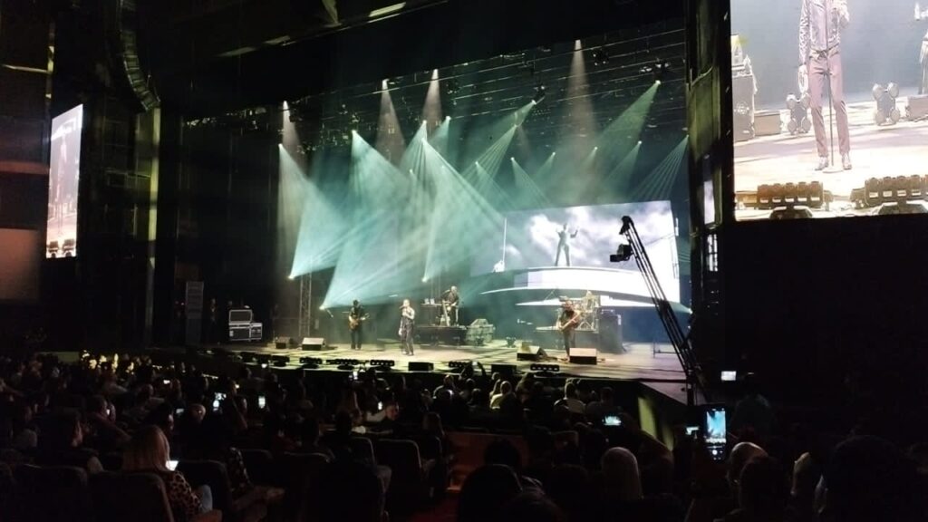 XVII Festival Mundial de Poesía cerró con concierto de Zapato 3