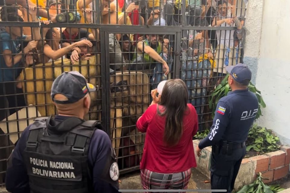 Motín y situación de secuestro en la Zona 7 de Boleíta (Video)