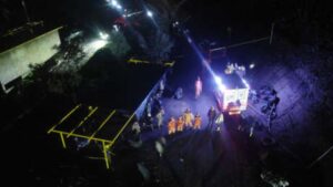 Al menos seis muertos y 20 desaparecidos por una avalancha en el centro de Colombia