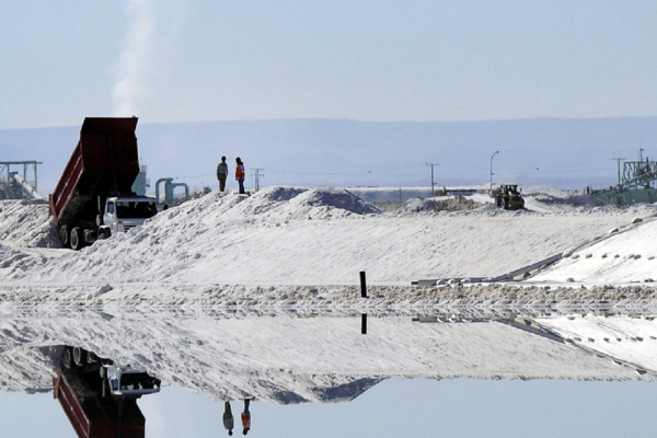 Bolivia afirma tener la "primera reserva mundial de litio" con 23 millones de toneladas
