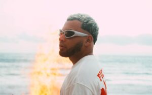 Haznar irrumpe la cartelera musical con “Mercedes”