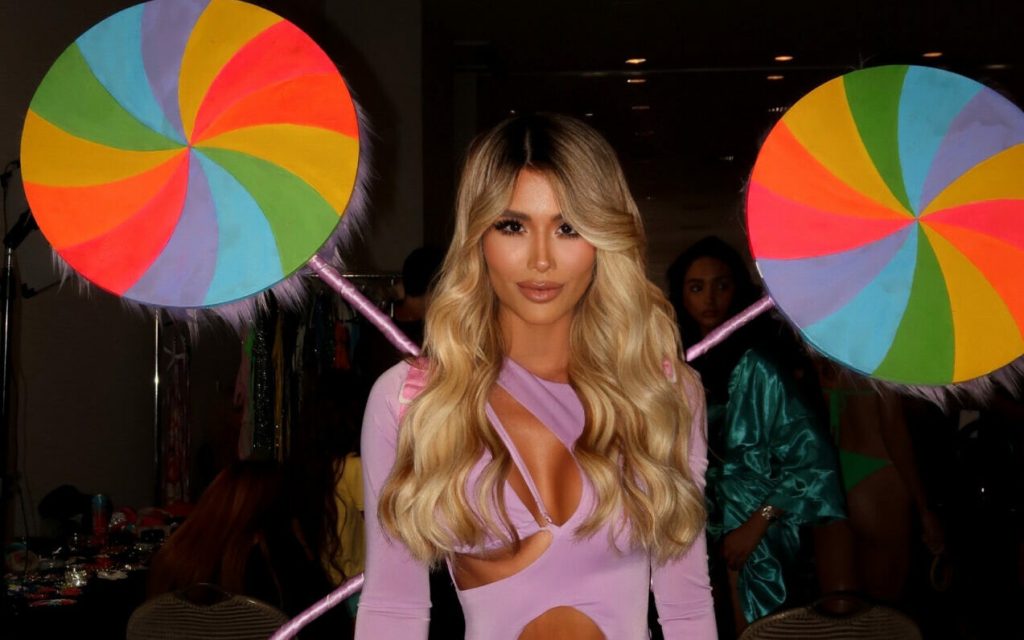 Bárbara Castellanos protagonizó desfile en Miami Swim week