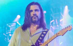 Juanes se pronuncia tras suspención de su concierto por estampida humana