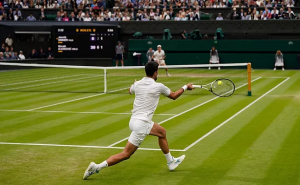 Djokovic derrotó a Sinner y avanza a otra final de Wimbledon