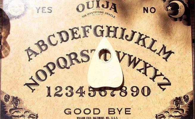 Lo que les pasó a unos jovenes tras jugar la Ouija