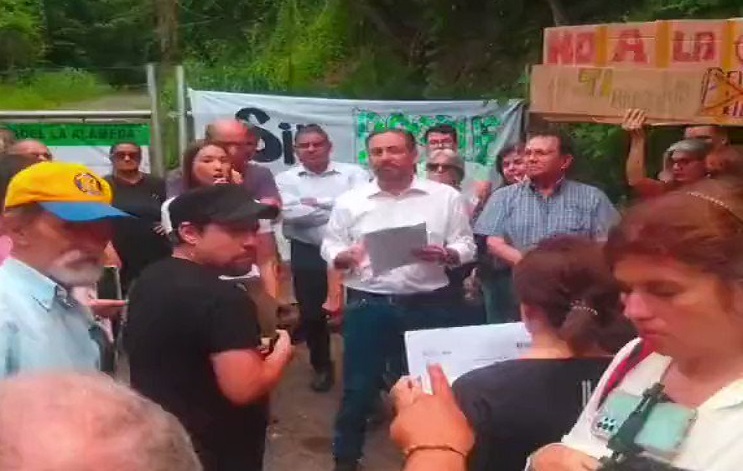 Le paralizaron la obra al Alcalde de Baruta Darwin González tras el polémico incidente con la abogada