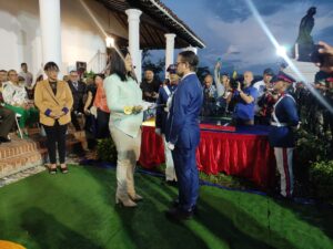 Carabobo entrega a Aragua réplica de la espada de Bolívar