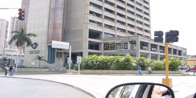 Una mujer se lanzó desde el piso 10 del Centro Comercial Bello Monte