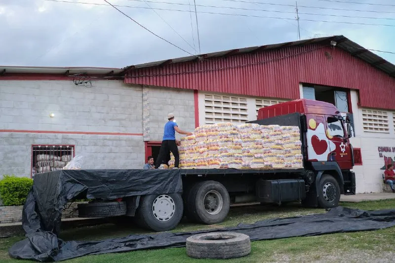 Comuna El Maizal distribuye alimentos en varios estados del país