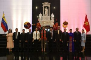 Delegación parlamentaria de Vietnam rindió honores al Libertador