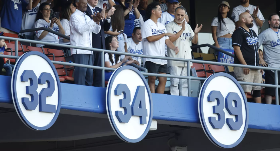 La "Fernandomanía" regresó al Dodger Stadium por ceremonia de retiro del número 34