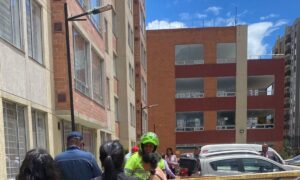Una mujer víctima del pánico por el sismo en Bogotá se lanzó por la ventana de un edificio y muere al caer