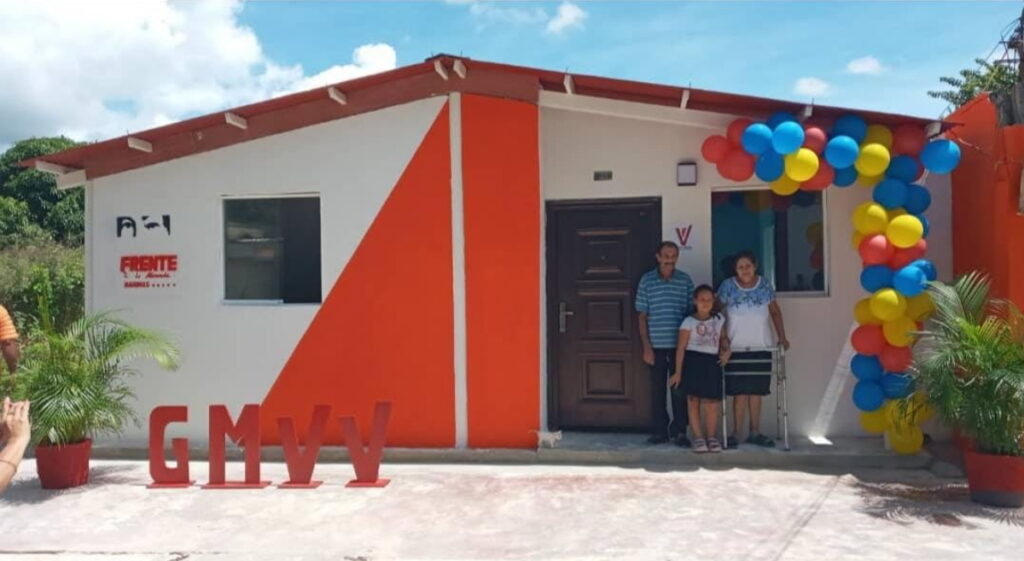 Entregan siete viviendas a afectados por vaguada en Barinas