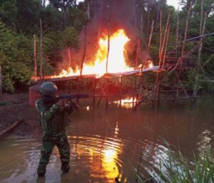 FANB desmanteló campamento ilegal minero en márgenes del Río Cuyuní