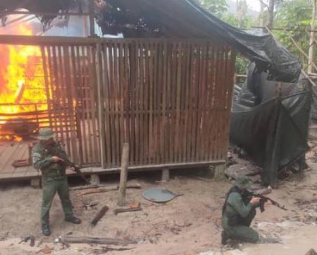 FANB destruye viviendas Tancol usadas para ecocidio en Yapacana