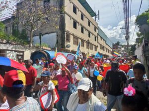 Habitantes de las Clavellinas en Guarenas marcharon en apoyo a Maduro