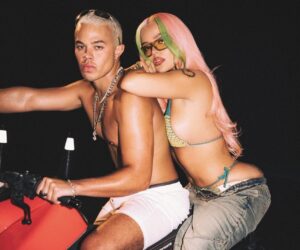 Karol G derrochó sensualidad en video de ‘Tá Ok’ con Maluma ????????
