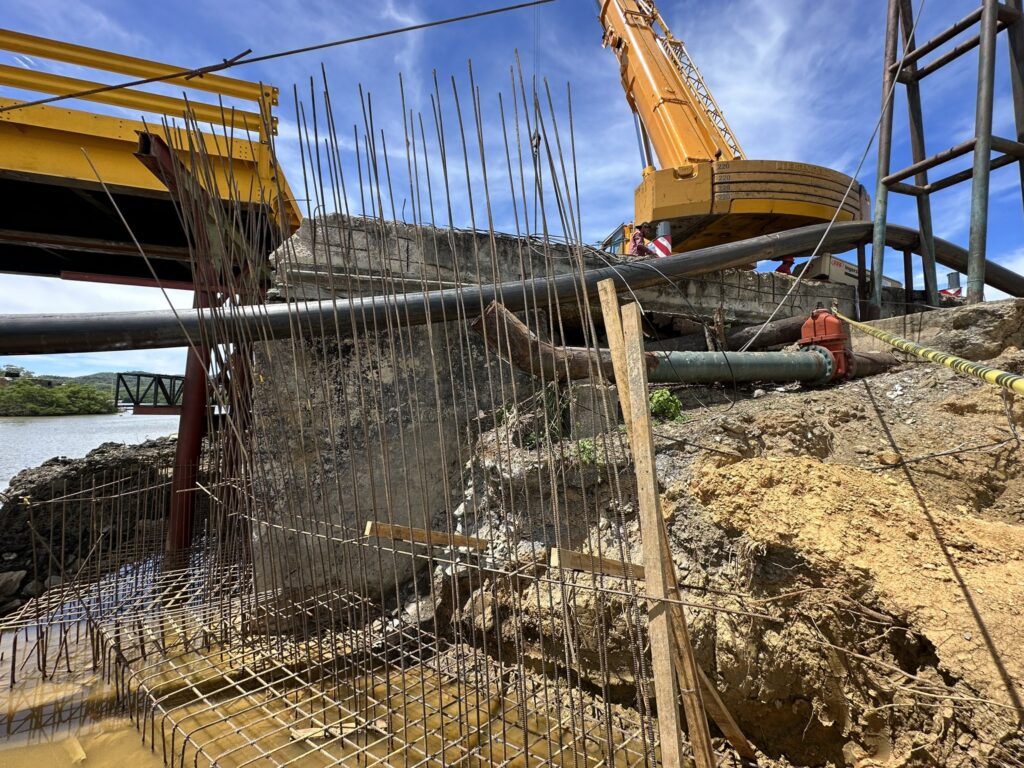 Inició instalación de tuberías en el puente Guayacán de Carenero