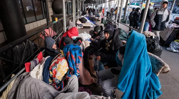 Cada migrante le cuesta a Nueva York 383 dólares al día en alojamiento, alimentos y escuela