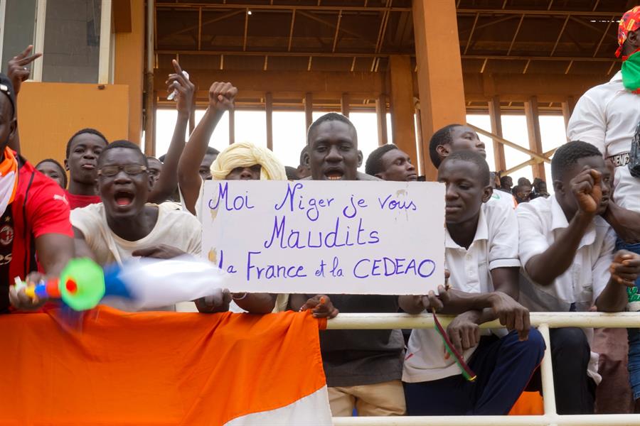 Militares rebeldes de Níger acusan a Francia de violar su espacio aéreo