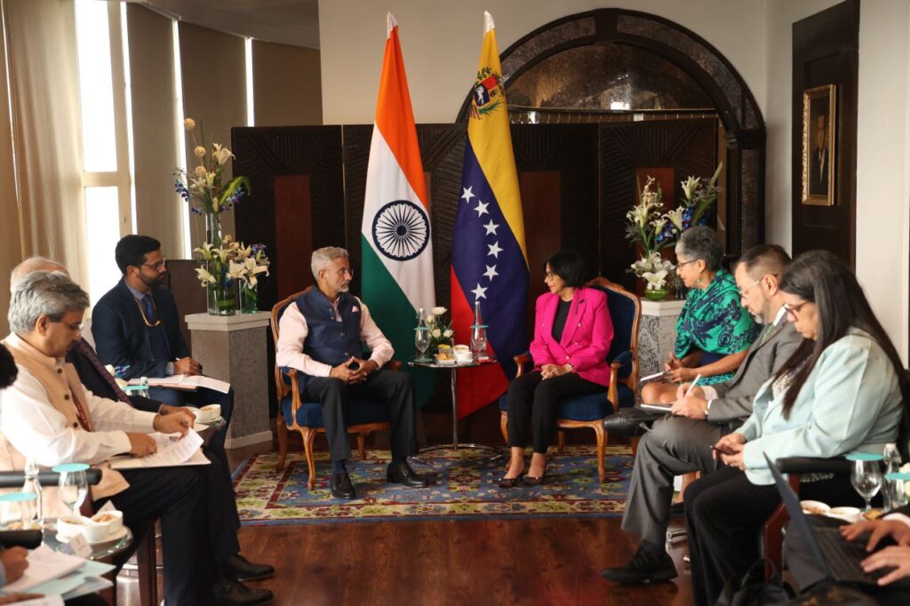 Vicepresidenta Rodríguez sostuvo reunión con el canciller de la India