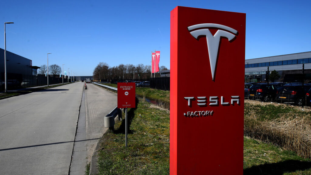 Director financiero de Tesla abandonó de forma inesperada la compañía
