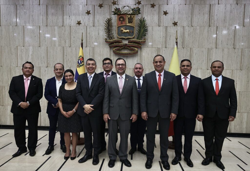 Venezuela y Colombia profundizan lazos en materia de transporte