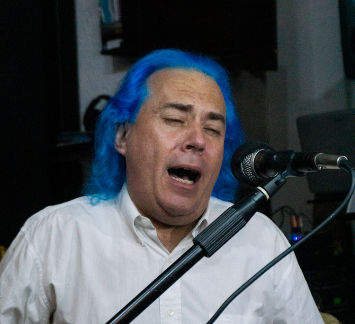 Goyo Reyna se convierte en el primer cantante flamenco con el cabello azul