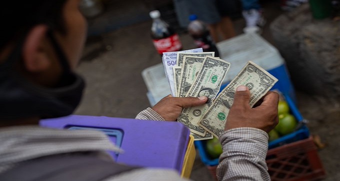 El dólar paralelo cierra la semana sin variantes