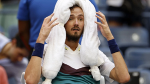 Medvedev avanza a semifinales y clama contra el calor en el US Open
