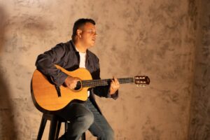 Frank Morón estrena nuevo single "Noches de Luna Llena" fusionando distintos géneros musicales