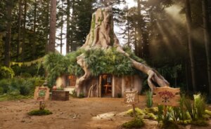 Ya puedes quedarte en el pantano de Shrek gracias a AirBnb