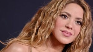 Shakira saca los trapos sucios de la familia de Piqué ????????