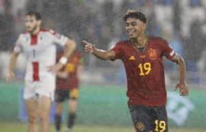 España goleó a Georgia 7-1 triplete de Morata y debut récord con gol para Yamal