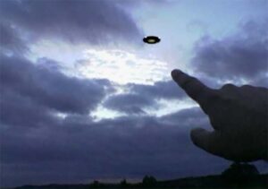 Azafata venezolana grabó un ovni en pleno vuelo en España: Estaba inmóvil