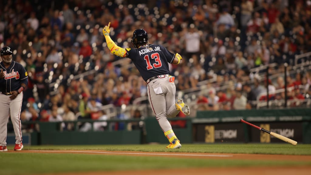 ¡Histórico! Ronald Acuña Jr. primero en batear 40 jonrones y robar más de 60 bases en una campaña de MLB
