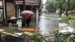 El tifón Saola uno de los más fuertes desde 1949 arrasa el sur de China