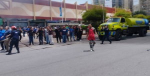 Murió carbonizado al pasar justo al momento de explotar un transformador en Maracaibo