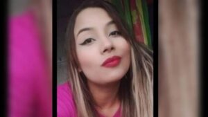 La pareja huye con la hija