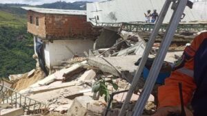 Colapsaron tres viviendas en el barrio San Blas de Petare producto de las lluvias