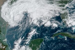 Huracán Lee alcanzó categoría 5 y avanzó hacia el Caribe