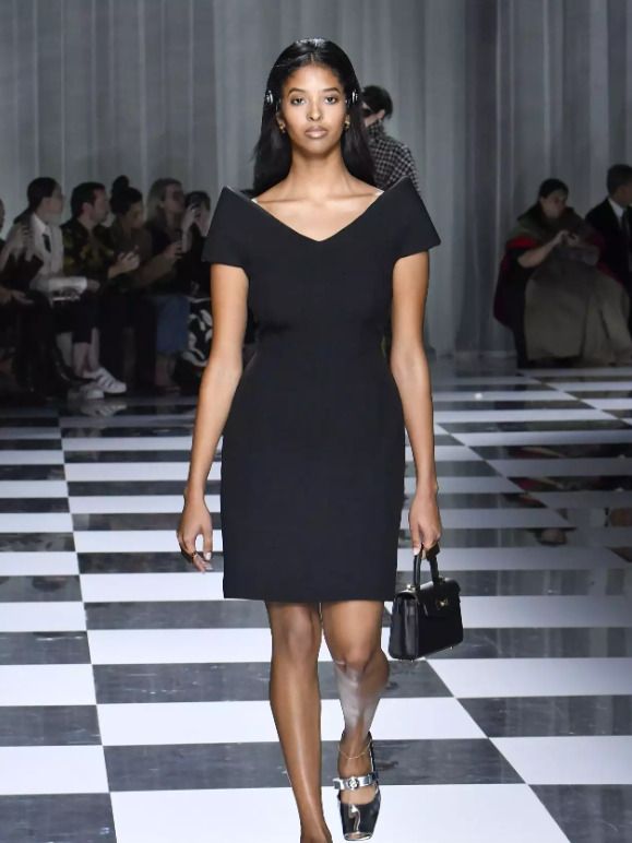 Hija de Kobe Bryant debutó como modelo en la pasarela de Versace